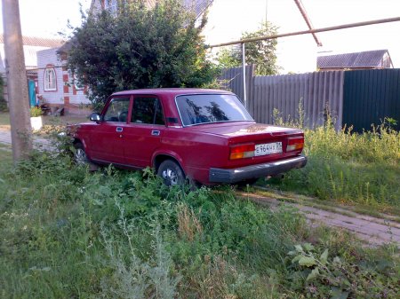 Парковка по Грайворонски на тротуаре