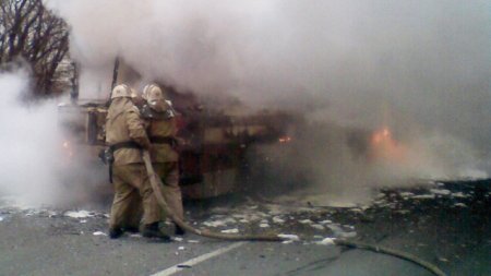 В Екатеринбурге в результате ДТП загорелась иномарка