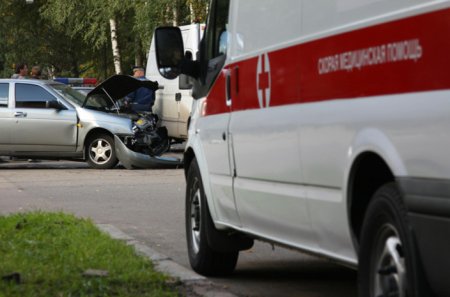 В Екатеринбурге лихач врезался в полицейский автомобиль