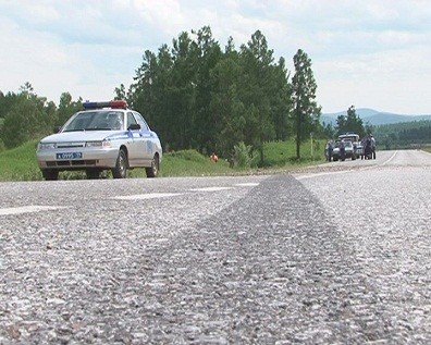 В Свердловской области иномарка столкнулась с грузовиком: погибла супружеская пара