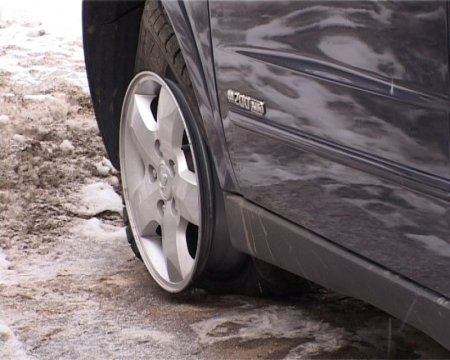 В Самарской области виновник ДТП был остановлен после того, как прострелелили колеса его автомобиля