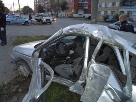 В Самаре сотрудник полиции и его пассажирка погибли в ДТП