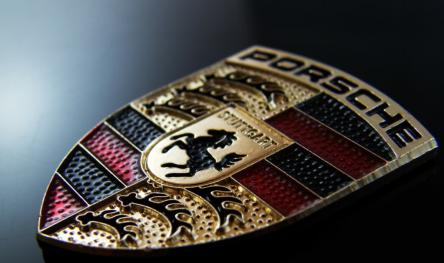 Водитель элитного автомобиля стал виновником ДТП в Омске