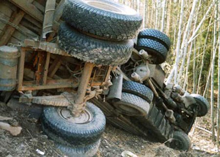 Водителю и пассажирам иномарки удалось чудом выжить в ДТП в Свердловской области