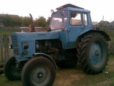 В Туве легковушка не смогла разминуться с трактором