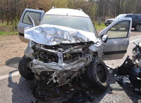 В Екатеринбурге пассажирский автобус столкнулся с иномаркой