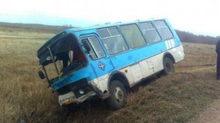 В Алтайском крае разбился автобус с пассажирами