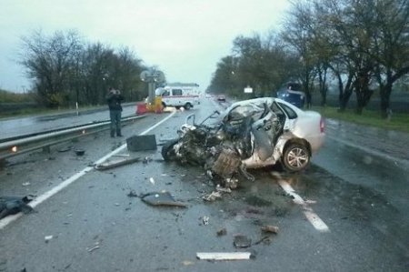 На Кубани легковушка столкнулась с автобусом: три человека погибли