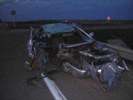 В Свердловской области легковушка столкнулась с грузовиком: четыре человека погибли