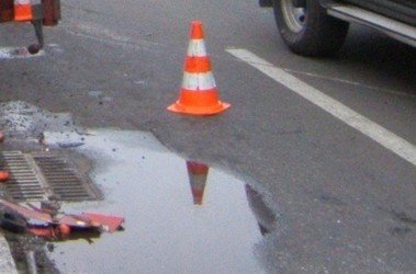 В Брянской области легковушка столкнулась с грузовиком: один человек погиб