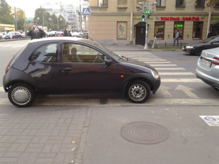 Парковка на зебре!