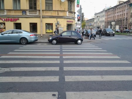 Парковка на зебре!