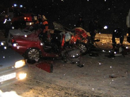 В Коми иномарка столкнулась с автобусом: четыре человека погибли