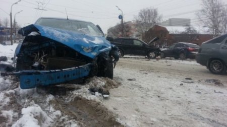 Две легковушки столкнулись в Ленинградской области