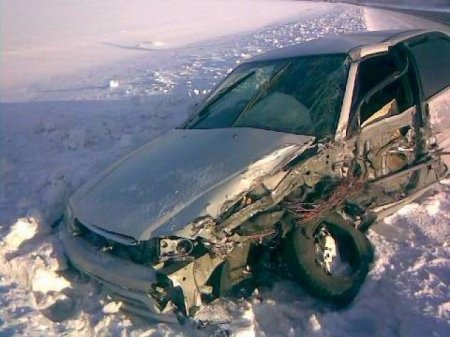 Столкновение двух легковых автомобилей унесло жизни трех человек в Красноярском крае