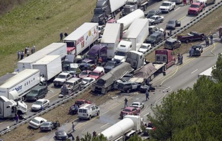 Более ста автомобилей пострадали в страшном ДТП в США