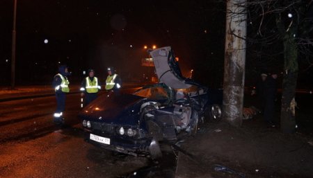 В Московском районе Санкт-Петербурга иномарка врезалась в фонарный столб