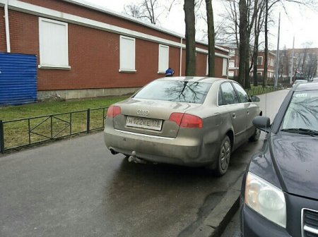 Парковка на пешеходной территории...