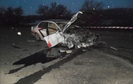 В трагичном ДТП под Астраханью погибли два человека и три тяжело ранены.