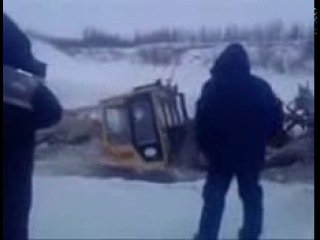 Трагедия в Ленобласти: севшая за руль трактора женщина утонула в реке