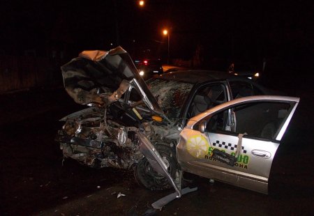 В Ярославле произошло ДТП с участием такси.