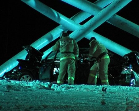 В Тихвинском районе в ДТП сгорел автомобиль.