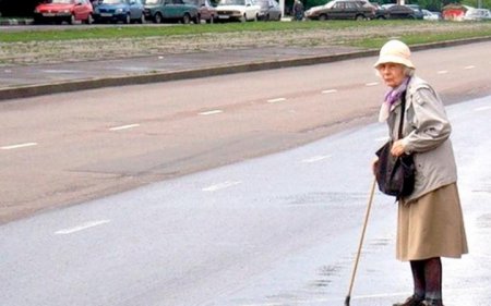 В Омске автобус сбил 81-летнего мужчину на «зебре».