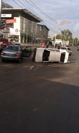 В Красноярске на улице Копылова перевернулась «Ока»!!!