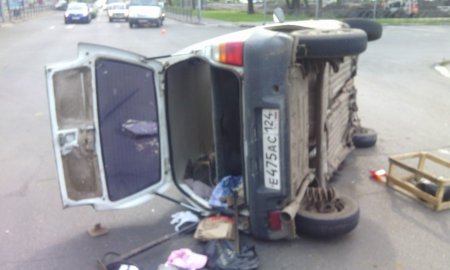 В Красноярске на улице Копылова перевернулась «Ока»!!!