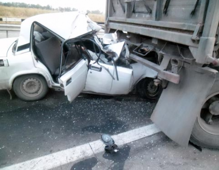 В Ростовской области КАМАЗ врезался в легковушку – погибли два человека...