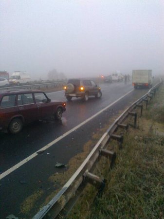 Более десяти автомобилей столкнулись между собой в Тульской области...