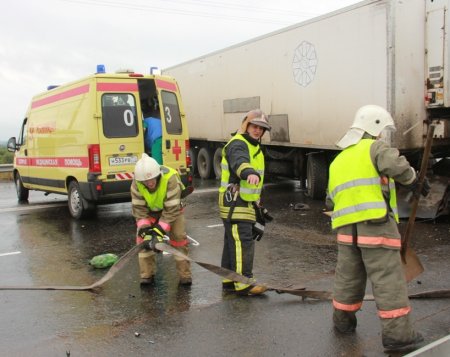 Более десяти автомобилей столкнулись между собой в Тульской области...