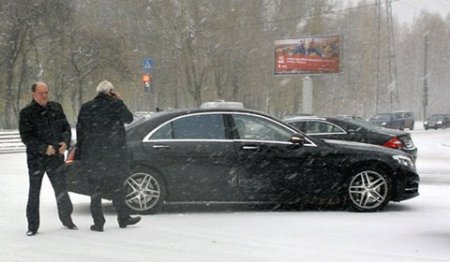Машина, в которой ехал томский губернатор, попала в аварию...