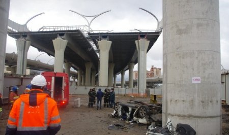 В Петербурге со строящегося моста упал автомобиль!!!