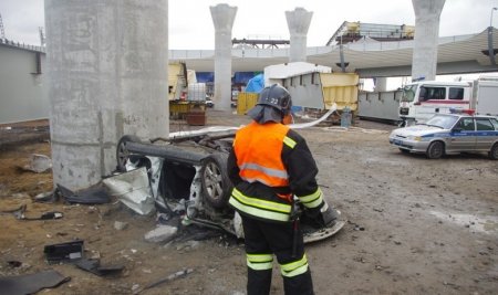 В Петербурге со строящегося моста упал автомобиль!!!