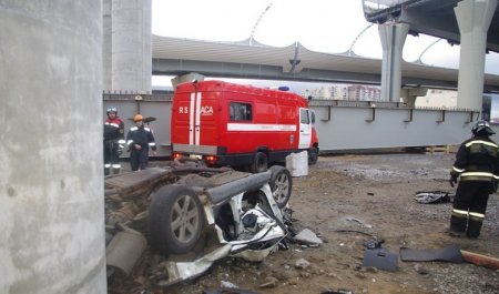 В Петербурге со строящегося моста упал автомобиль!!!