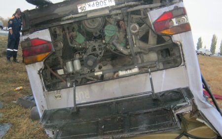 В Ростовской области в перевернувшемся автобусе пострадали десять человек!!!