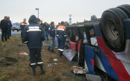 В Ростовской области в перевернувшемся автобусе пострадали десять человек!!!