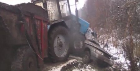 В Подмосковье автомобиль столкнулся с трактором – четыре человека погибли!!!