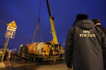 В Санкт-Петербурге в канал рухнул бензовоз, перевозивший 20 тонн мазута!!!