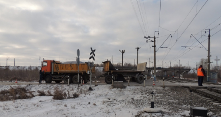 В Свердловской области произошло столкновение пассажирского поезда с грузовиком!!!
