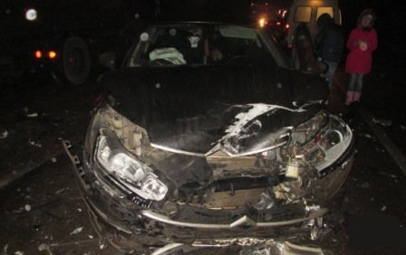 На автотрассе М-8 фура, выехавшая на встречную полосу, протаранила три машины!!!