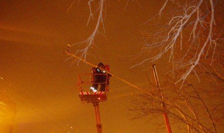 «Нексия» врезалась в столб на ул. Софийской – водитель получил серьезные травмы ног!!!