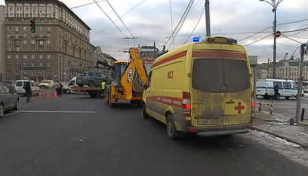 Водитель умер за рулем – столкнулись четыре машины в центре Москвы!!!