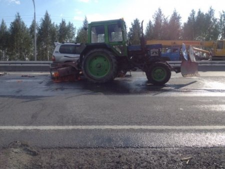 Под Нижневартовском водитель внедорожника протаранил трактор «Северавтодора»!