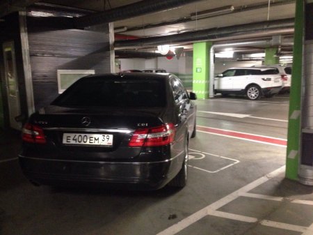 Места для инвалидов?! Не, не слышали. 