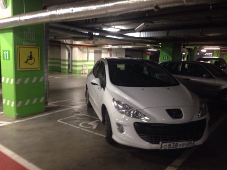 Места для инвалидов?! Не, не слышали. 