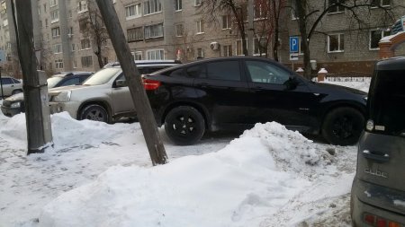 Кузнецова 13 паркуюсь как хочу на тратуаре!!!