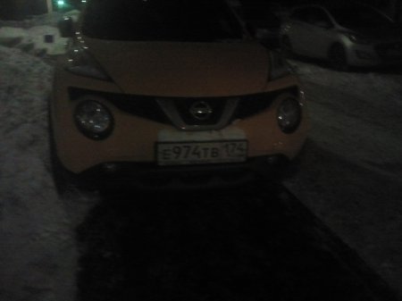 На тротуаре удобней ул.Бейвеля 27. Челябинск.