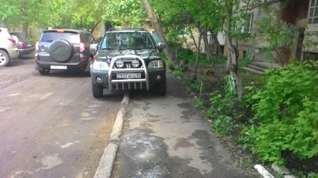 Это все в одном дворе...